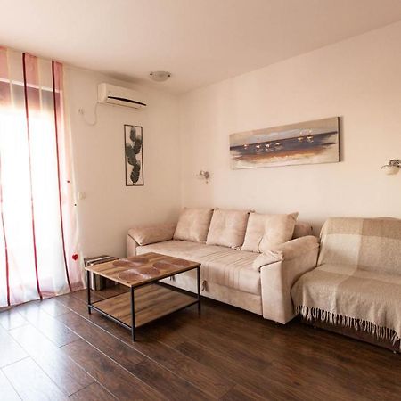 בודווה Apartment Lora מראה חיצוני תמונה